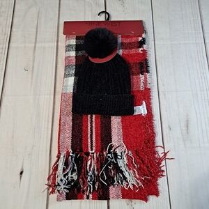 NINE WEST Scarf and Hat Set